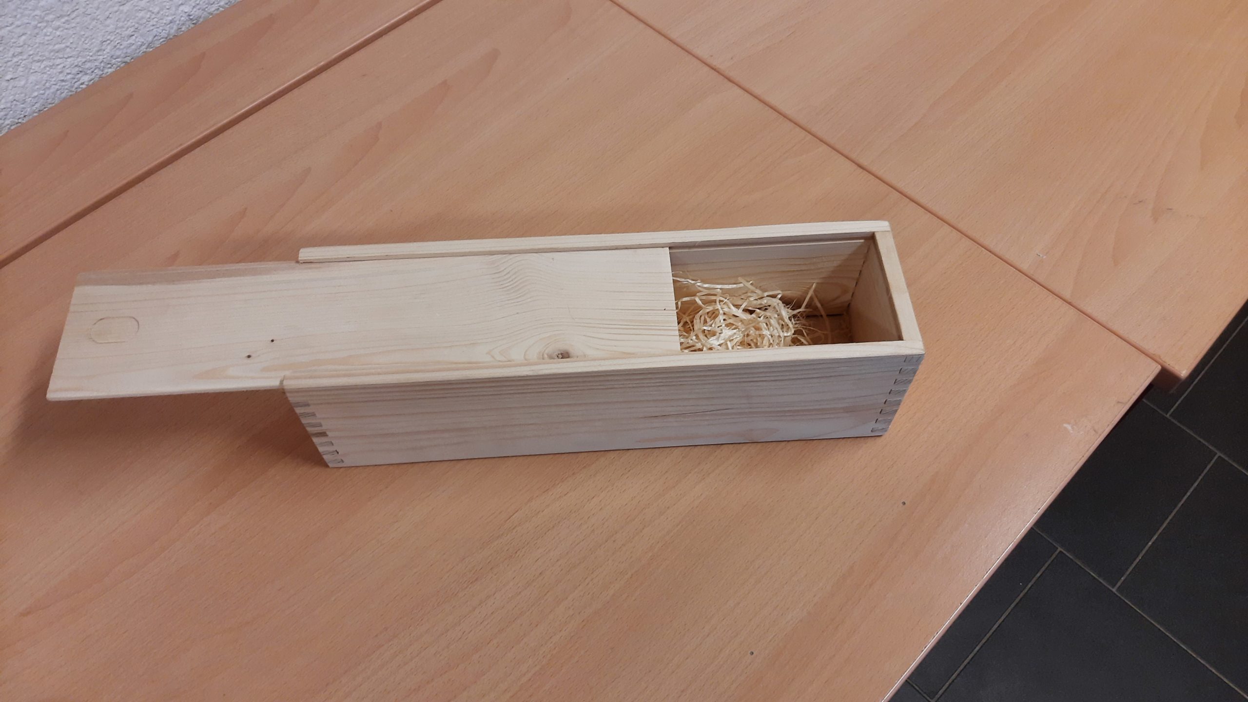 Preis: 5,00 € Schiebedeckelkiste lang
